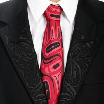 Cravate rouge aux motifs haïda